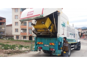 Çöp Konteynerleri Yıkanarak Dezenfekte Ediliyor