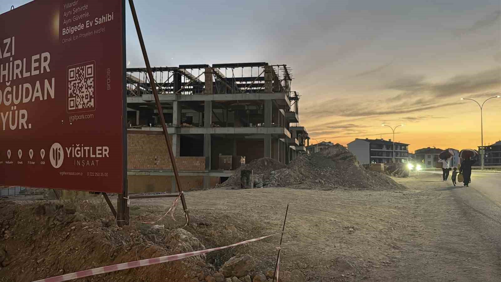 eskisehir-de-insaattan-dusen-kalip-ustasi-hayatini-kaybetti