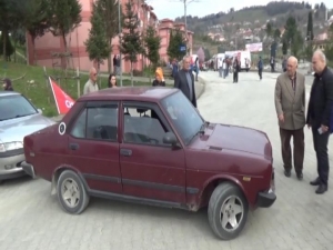 Chp’liler Ak Parti Konvoyunun Geçeceği Yolu Araçla Kapattı