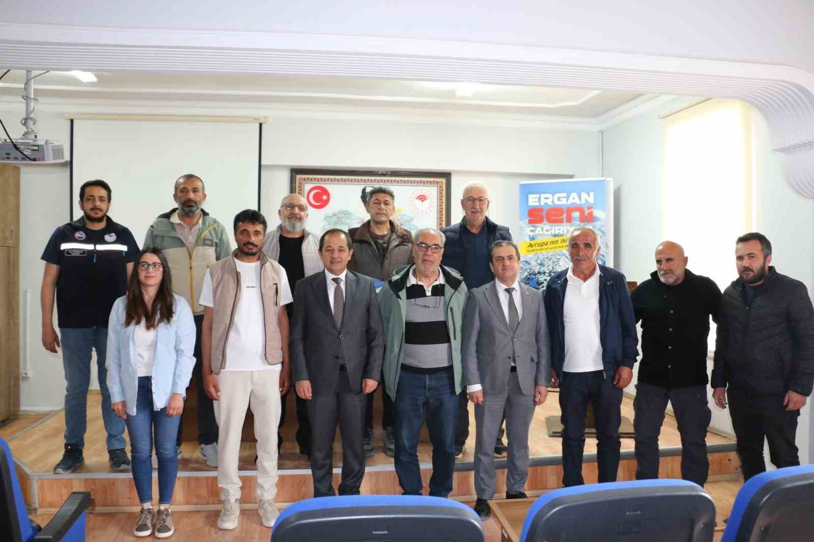 erzincan-da-su-urunleri-sektorunun-gelecegi-masaya-yatirildi