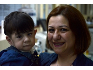 Demir Bebek Hayata Tutundu