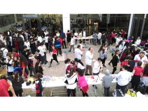 Kazandıklarını Burslu Öğrencilere Bağışladılar