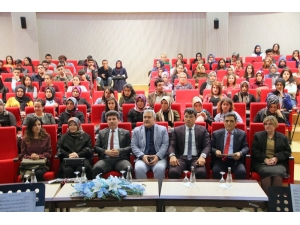 Üniversite De “Toplumda Kadının Yeri Ve Etkisi” Paneli