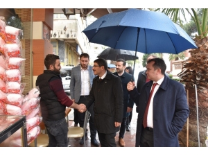 Başkan Çelik’ten Yağmur Altında Seçim Çalışması