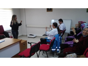 Hastane Çalışanlarına Türk İşaret Dili Eğitimi