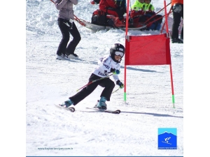 Erciyes’te Yeni Yıldızlar Yetişiyor