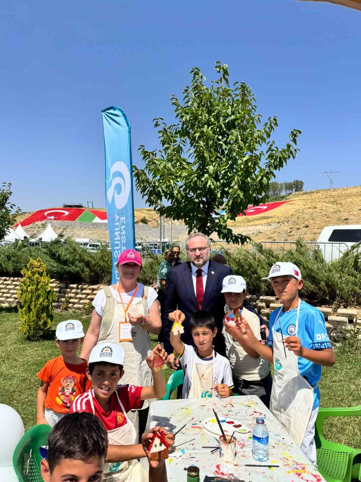 yee-malazgirt-zaferi-nin-955-yilinda-ahlat-ta-ziyaretcilerle-bulusuyor