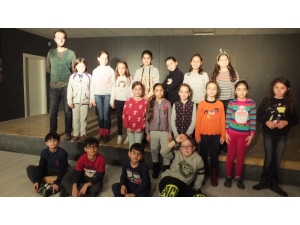 Burhaniye’de Drama Kursları Yoğun İlgi Gördü