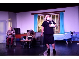 ‘Kaç Baba Kaç’ Oyununun Galası Yapıldı