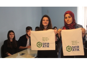 Naylon Poşete Savaş Açan Üniversite Öğrencileri Bez Çanta Dikiyor