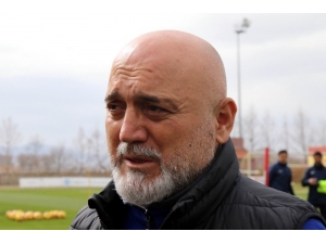 Kayserispor Teknik Direktörü Hikmet Karaman: "Bocalamaya Girmediğimizi Göstereceğiz"