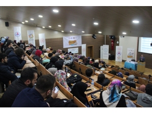 Gençlere Yabancı Dil Öğrenme Metodları Anlatıldı