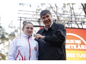 Asat Sporcusu Eda Tekin Avrupa İkincisi Oldu