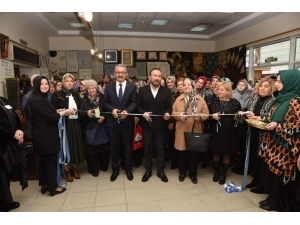 İzmek Yıl Sonu Sergisi Başladı