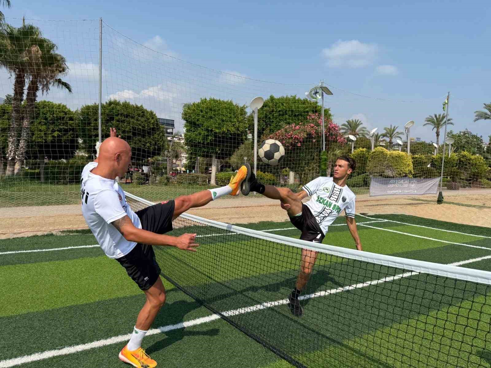 alanya-da-geleneksel-futnet-ayak-tenisi-turnuvasi-basliyor