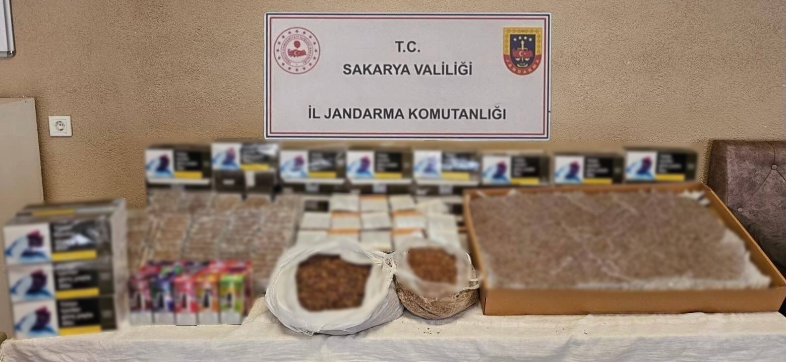 sakarya-da-kacakcilik-operasyonu-120-kilo-tutun-ve-yuz-binlerce-makaron-ele-gecirildi