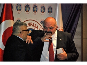 Olimpiyat Şampiyonu Demir, Sahnede Sunucunun Parmağını Isırdı