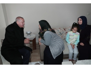 Cumhurbaşkanı Erdoğan’dan Çat Kapı Çay Ziyareti