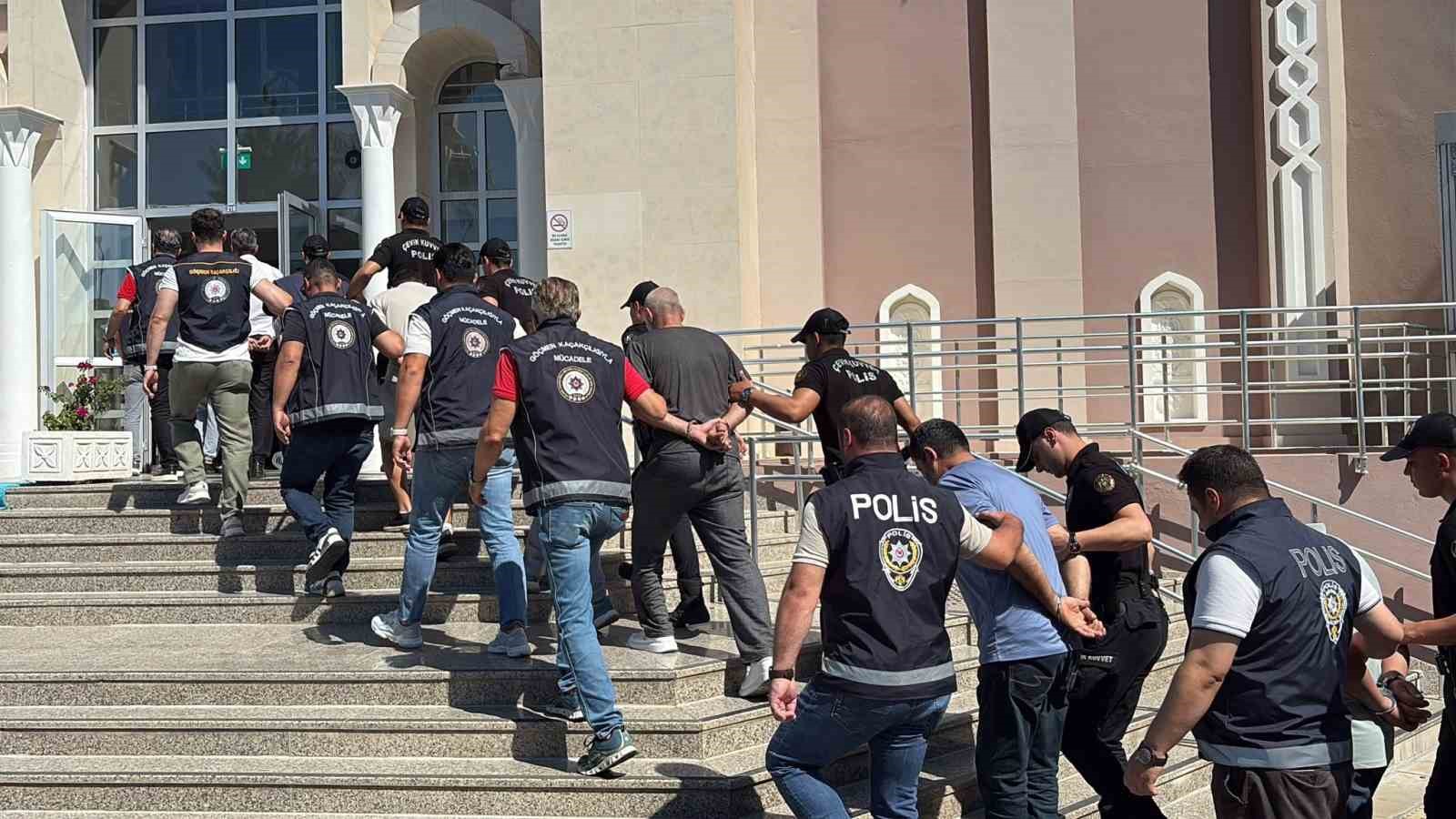 fethiye-merkezli-gocmen-kacakciligi-operasyonunda-18-supheli-adliyeye-sevk-edildi