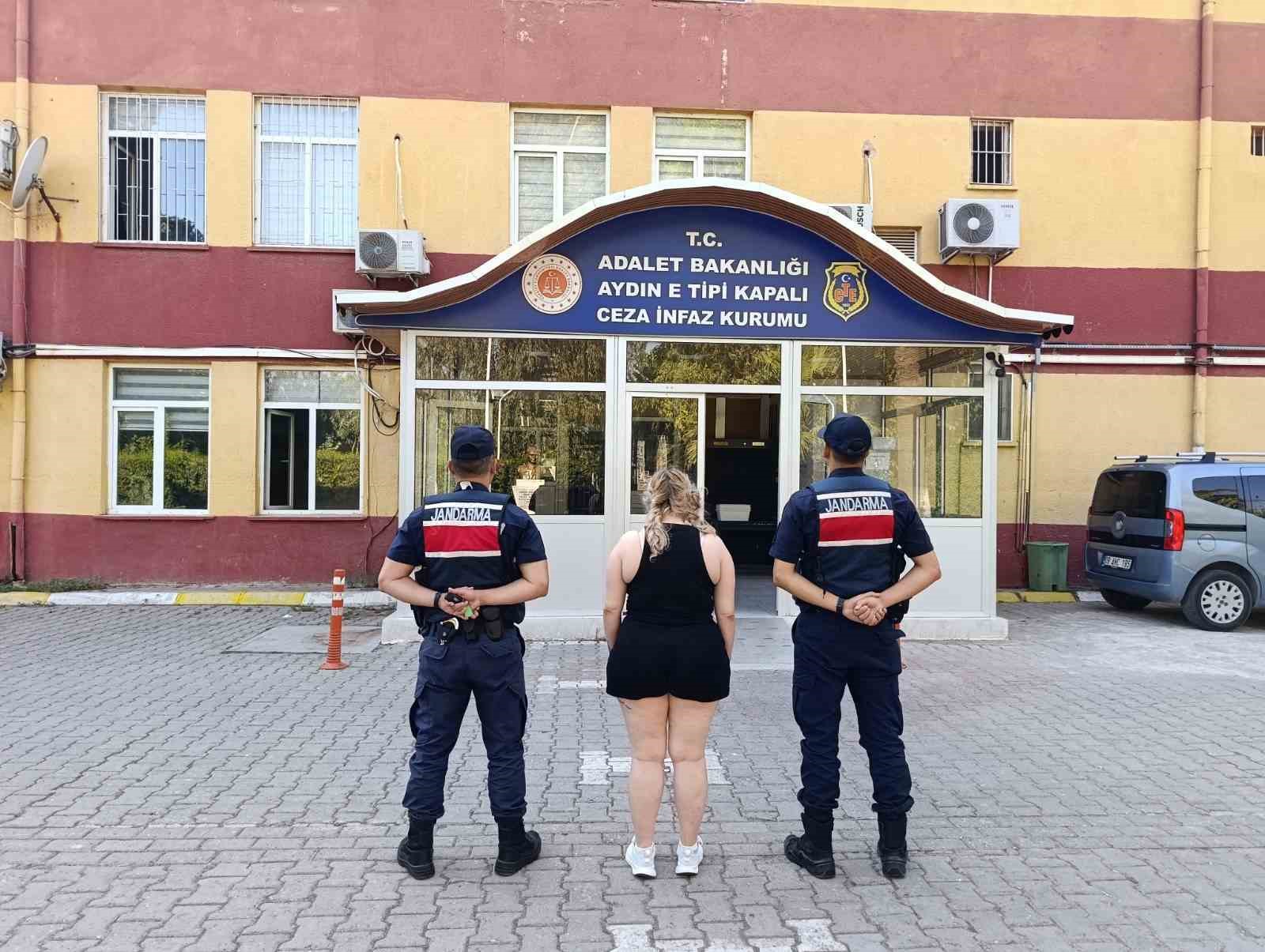 uyusturucu-sucundan-aranan-genc-kadin-kusadasi-nda-yakalandi