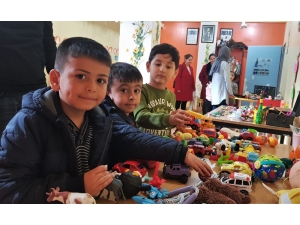 “Oyuncak Kütüphanesi” İle Çocuklar Hem Eğlenecek Hem De Öğrenecek