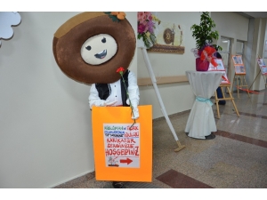 Tıp Bayramı’nda Sergi Açtı