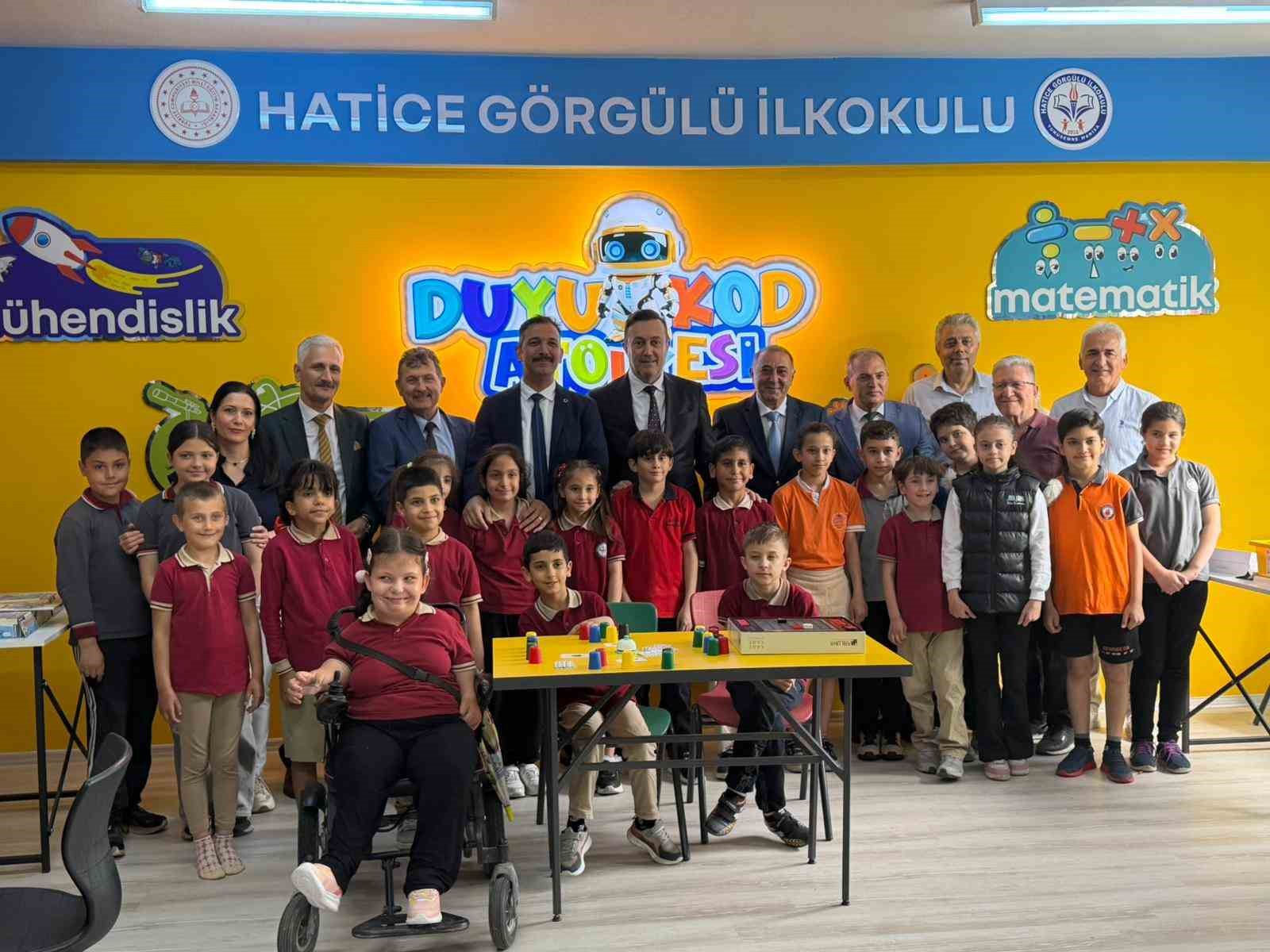 turkiye-de-ilk-kez-ozel-cocuklar-icin-duyu-kod-atolyesi-acildi