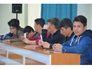 Uşak’ta “Hayalinizdeki Üniversite Meslek Seçimi Ve Farkındalık" Konferansı