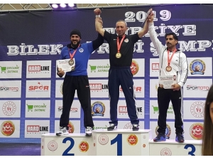 Bilek Güreşi Şampiyonası’ndan Kağıtspor Ödülle Döndü