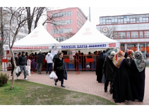 Vatandaş Tanzim Satış Noktalarına Akın Etti