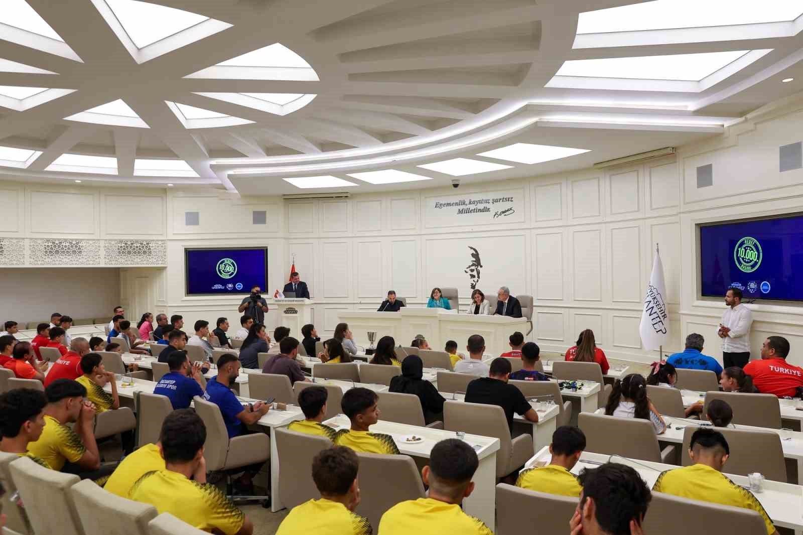 baskan-sahin-belediyenin-basarili-sporculariyla-bir-araya-geldi