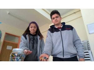 Hem Çevre Kirliliğinin Önüne Geçtiler Hem De Sokak Hayvanlarını Sevindirdiler