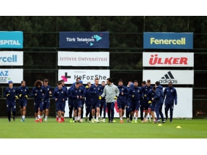 Fenerbahçe Kampa Girdi