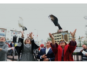 Kuşadası’nda Kardeş Kent Sinaia Parkı Açıldı