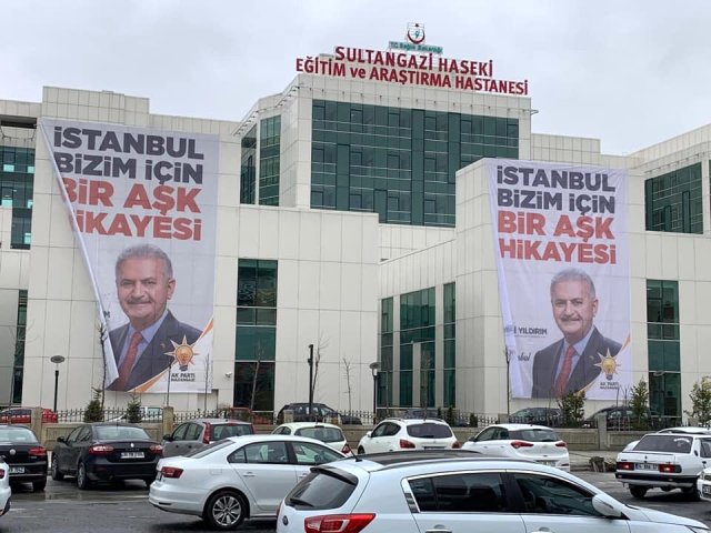 Sultangazi Haseki Eğitim Ve Araştırma Hastanesine Binali Yıldırım Afişi Asıldı