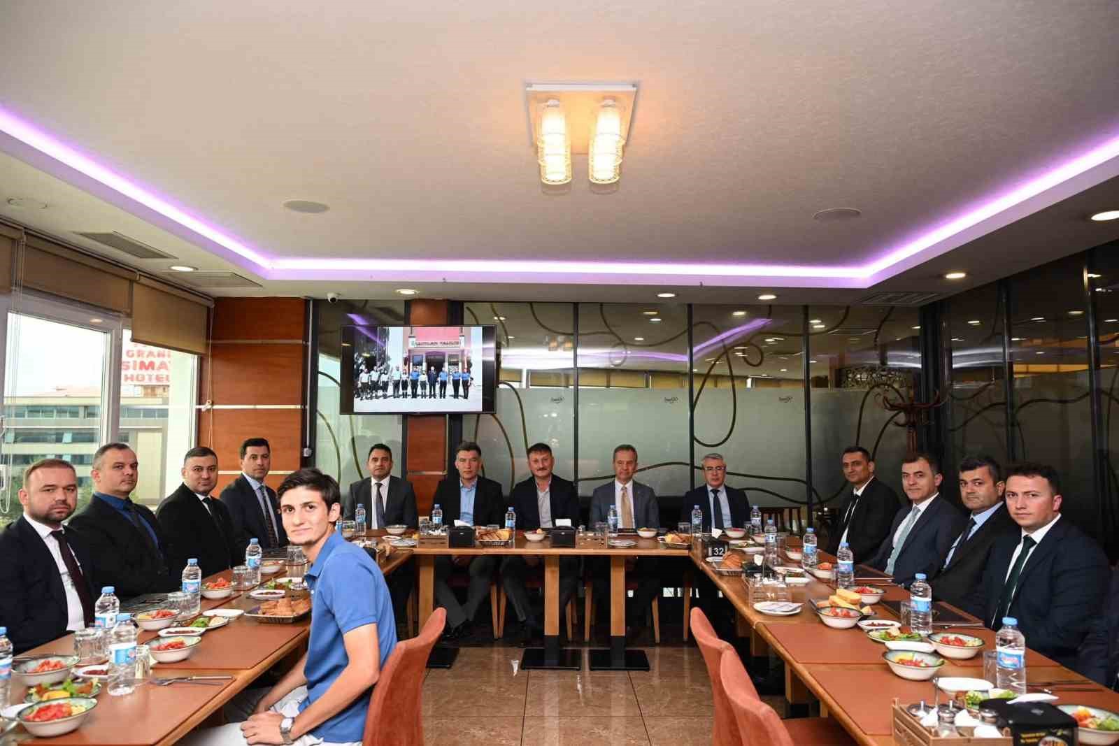 erzincan-emniyet-muduru-zafer-baybaba-icin-veda-yemegi-duzenlendi