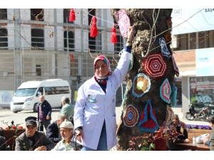 Ağaçlar Oya Açtı