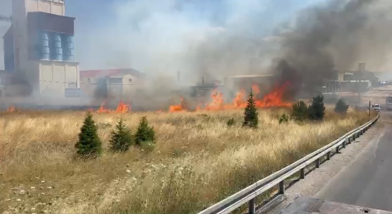 aniz-yangini-trafikte-aksamaya-neden-oldu