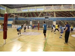 Haliliye Voleybol Takımı Hazırlıklarını Tamamladı