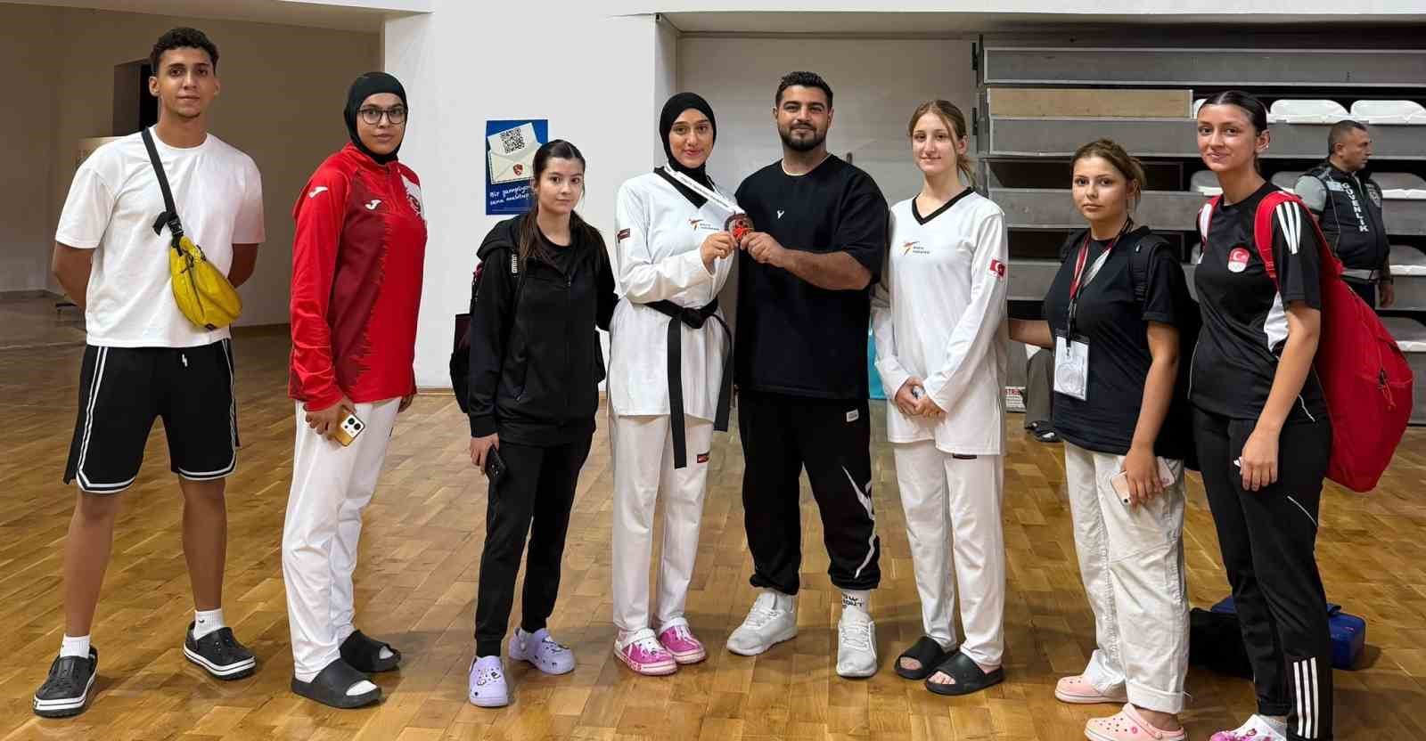 kayserili-sporcu-esma-nur-turkiye-3-su-oldu