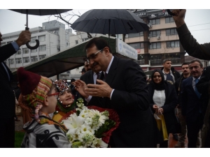 Bakan Dönmez’den Yeni Zelanda’daki Saldırıya Kınama