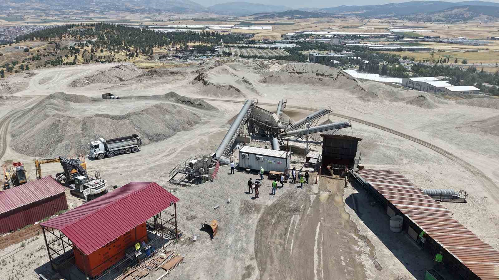 kahramanmaras-ta-200-bin-metrekup-enkaz-ekonomiye-kazandirildi