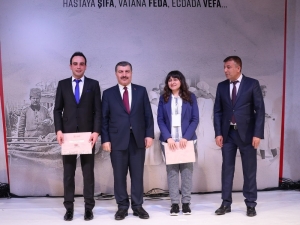 Başkale’de Görevli İki Hekim, ‘Yılın Doktoru’ Seçildi