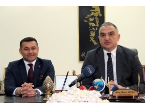 Bakan Ersoy: "Turizmin Artık Sezonluk Yapılan Bir Sektör Olmaması Gerekiyor"