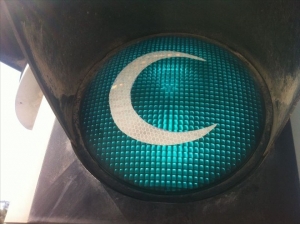 Trafik Işıkları Yeşilay İçin Hilale Büründü