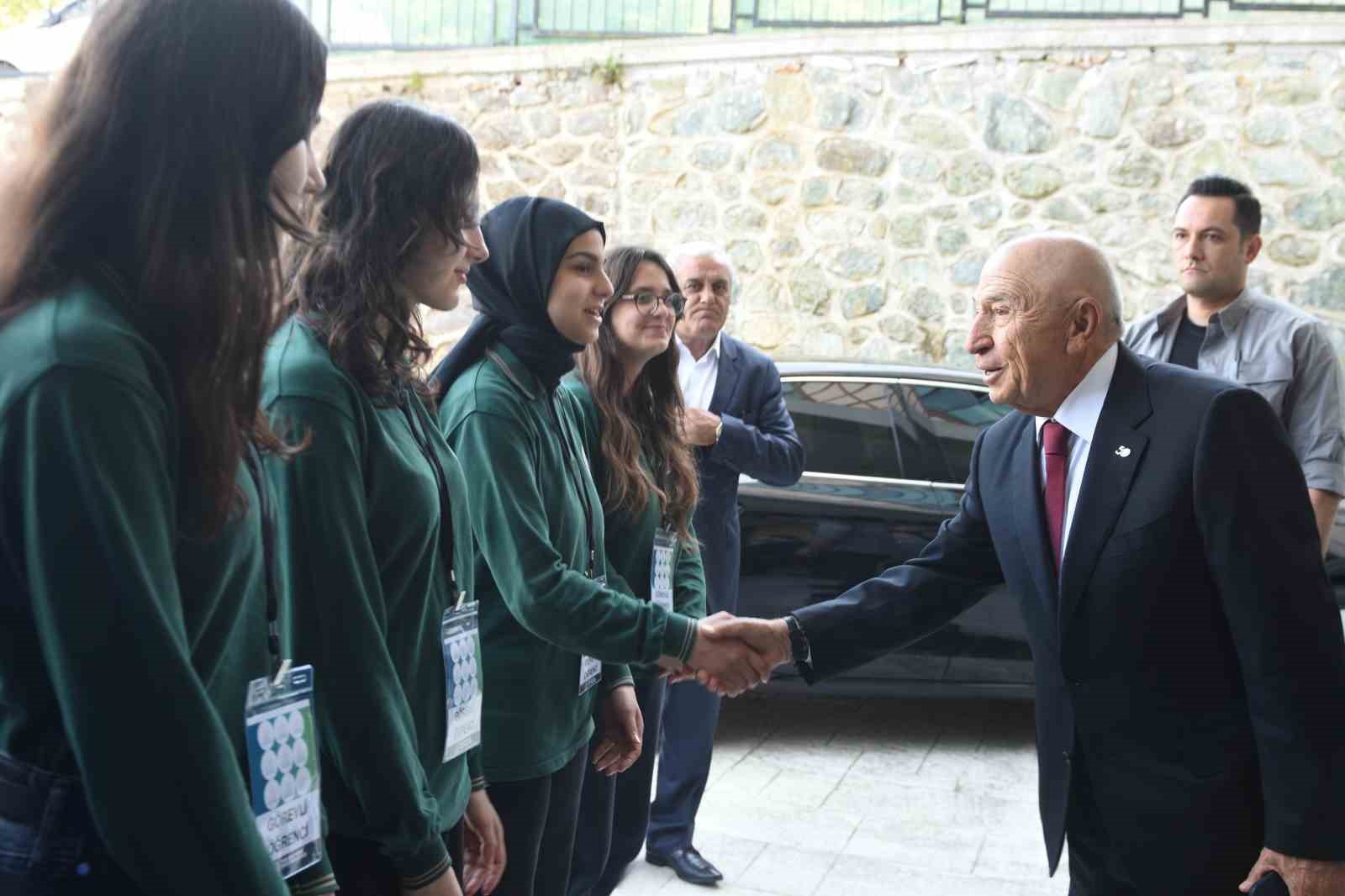 nihat-ozdemir-trabzon-da-ogrencilerle-bulustu