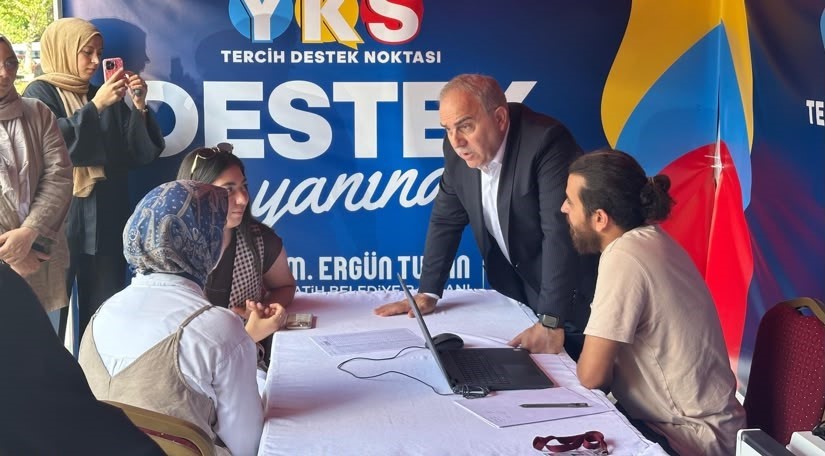 fatih-belediyesi-yks-tercih-destek-noktalari-hizmete-basladi