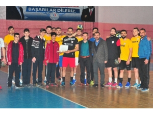 Öğrencilerden Yozgat Bozokspor’a Tatlı İkramı