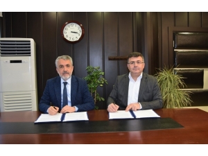 Ünlü Müzisyen Tuluyhan Uğurlu 100. Yıl Onuruna Omü’de Konser Verecek