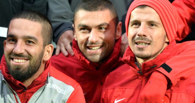 Burak Yılmaz Ve Emre Belözoğlu Uzun Bir Aradan Sonra Milli Takıma Geri Döndü